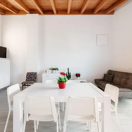 Апартаменты Casa Malu By Quokka 360 - Flat 10 Mins From Lecco Манделло-дель-Ларио