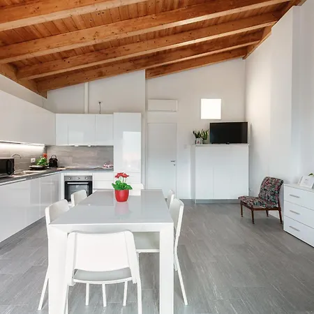 Апартаменты Casa Malu By Quokka 360 - Flat 10 Mins From Lecco Манделло-дель-Ларио