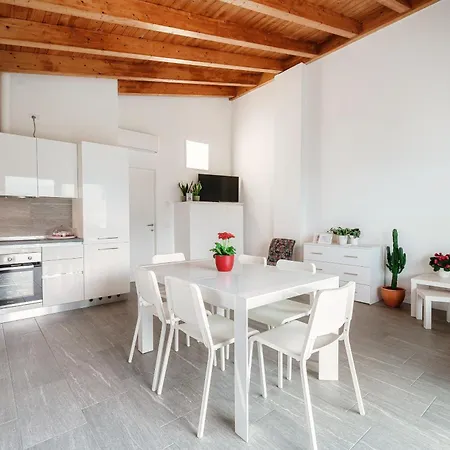 Casa Malu By Quokka 360 - Flat 10 Mins From Lecco