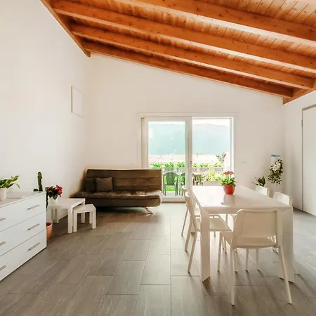 Casa Malu By Quokka 360 - Flat 10 Mins From Lecco דירה מנדלו דל לאריו